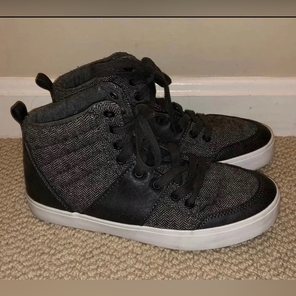 Old navy wool sneakers size 4